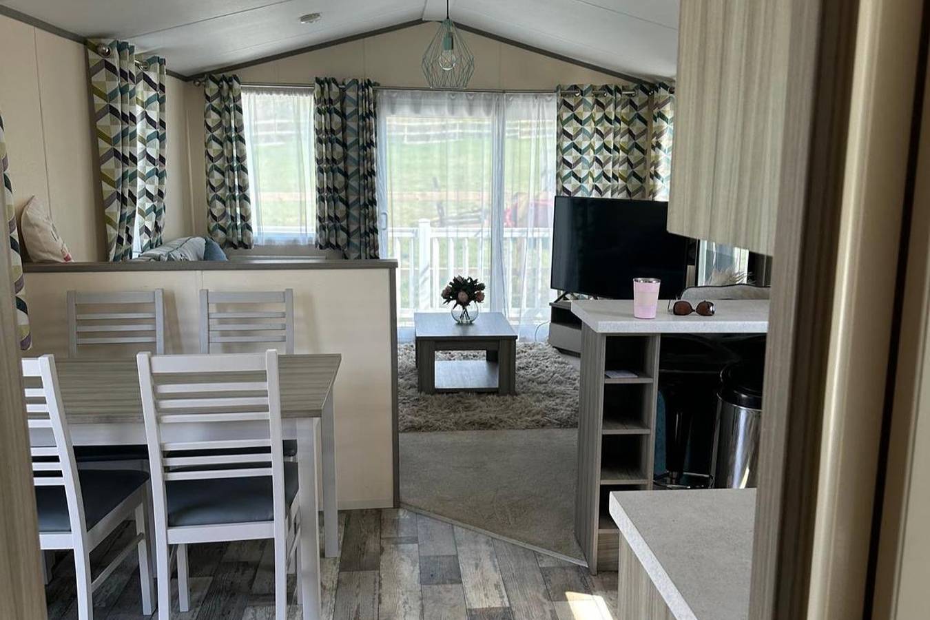 Caravan in Holcot  - Sleeps 6 - Pet Friendly in Holcot, Northamptonshire