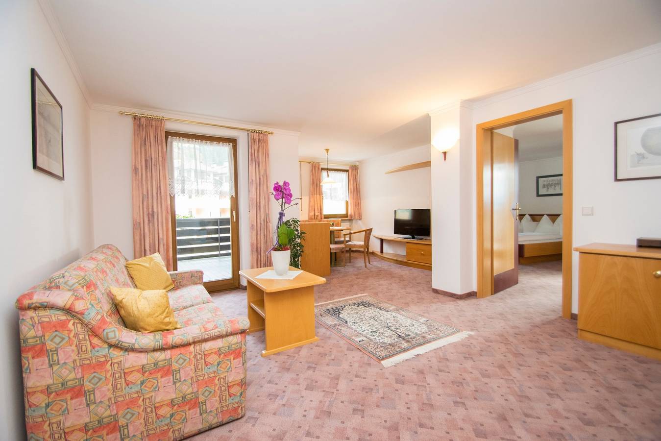 Ganze Wohnung, Apartment „Das Bergland – Jaufen Suite“ mit Bergblick, Gemeinschaftsterrasse & Wlan in Stubaier Alpen, St. Leonhard in Passeier