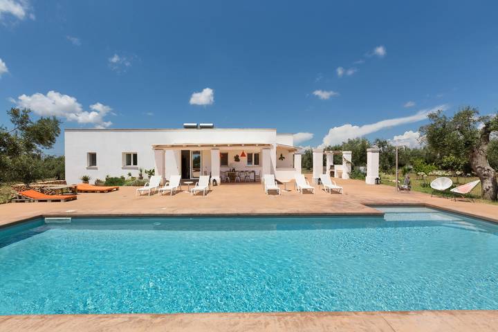 Villa per 10 persone, con Balcone/Terrazza e Giardino nonché Piscina a Ugento