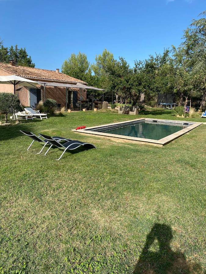 Villa pour 4 personnes, avec Terrasse et Jardin ainsi que Piscine et Vue à Roussillon