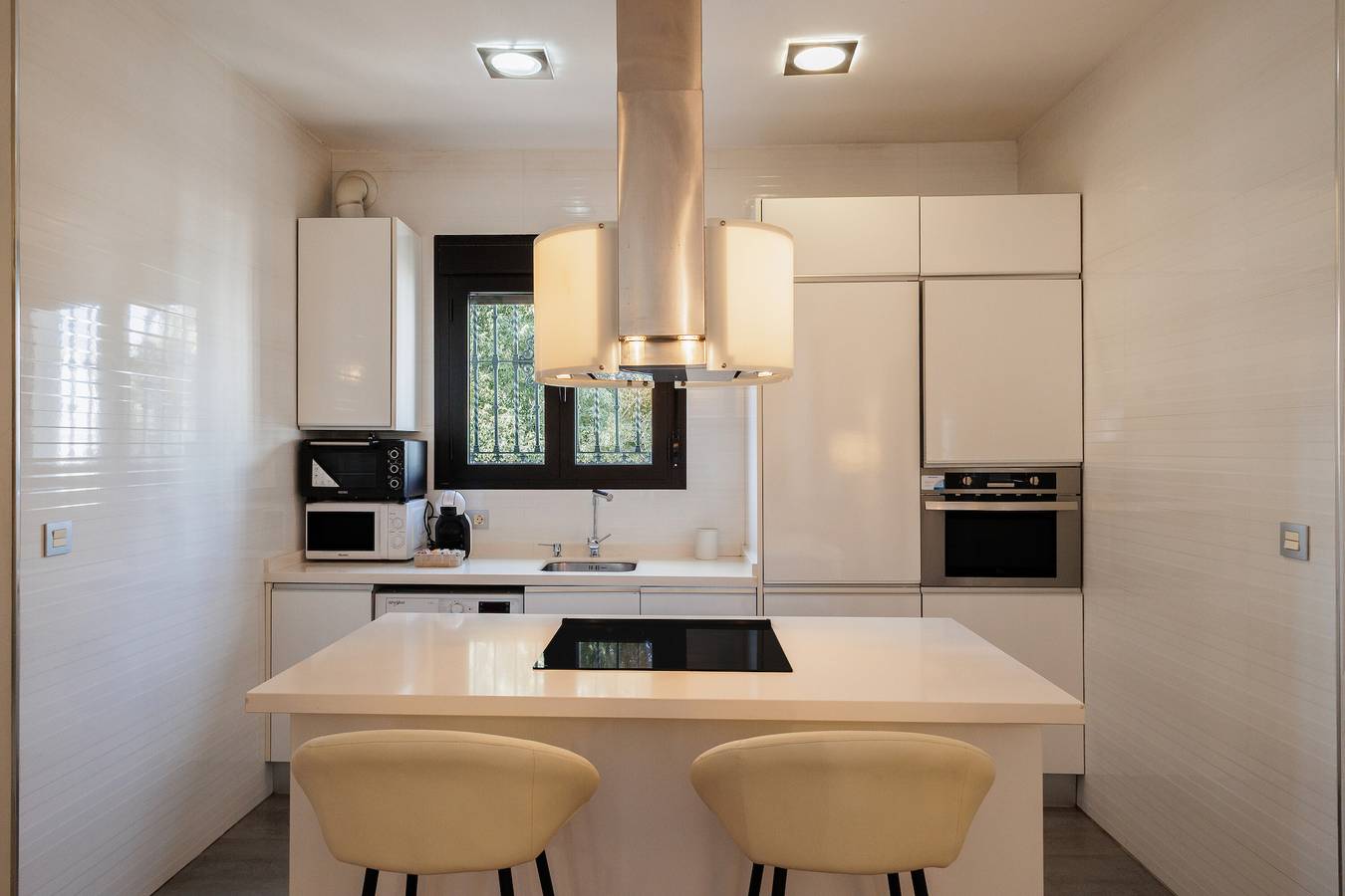 Appartement entier, Appartement 'Gran Plaza Luminoso' avec Balcon, Wi-Fi et Climatisation in Nervión, Séville