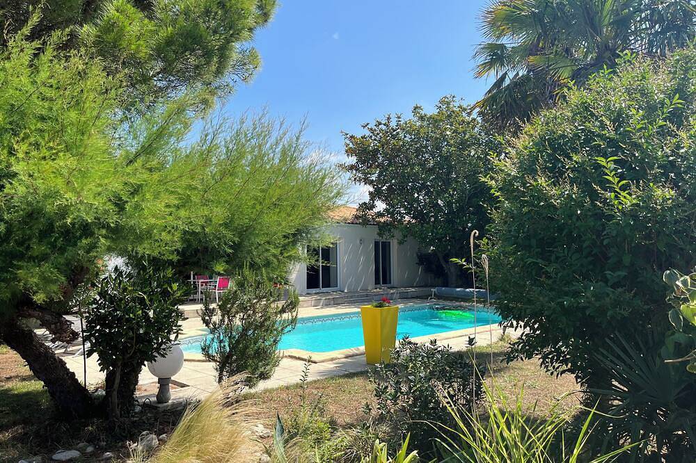 Villa des palmiers avec piscine, 4 chambres,jardins,salle de jeux , barbecue in La Jarne, Région de La Rochelle