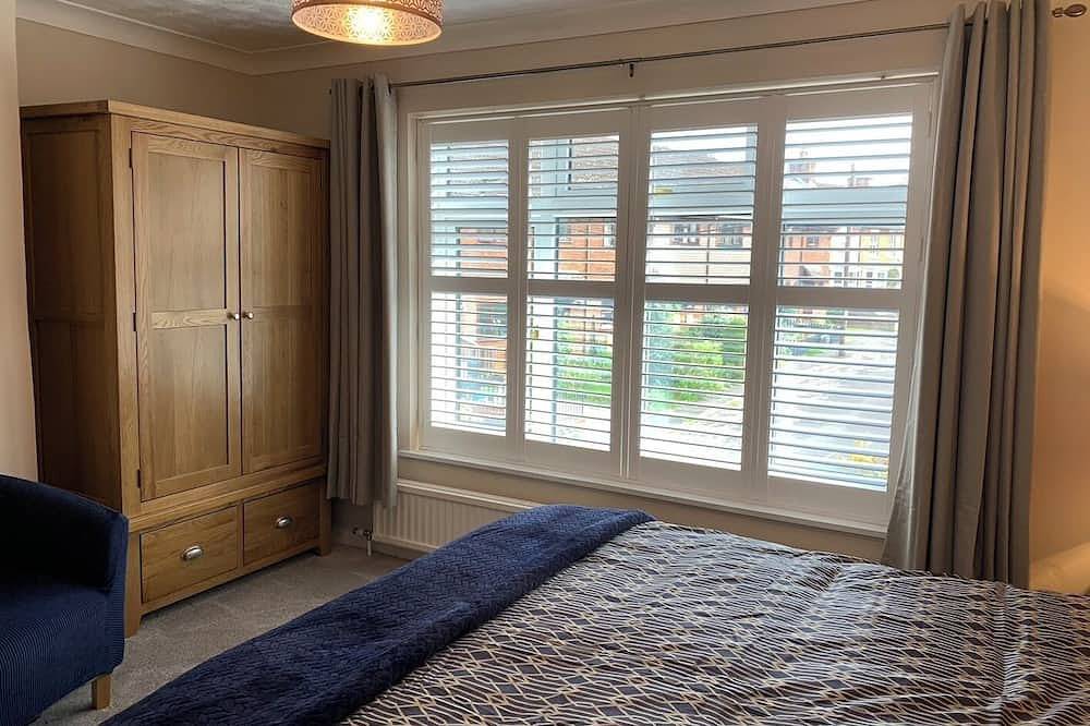 Rhubarb Cottage, stylish home close to Lyndhurst High street & New Forest trails in Lyndhurst, Hampshire
