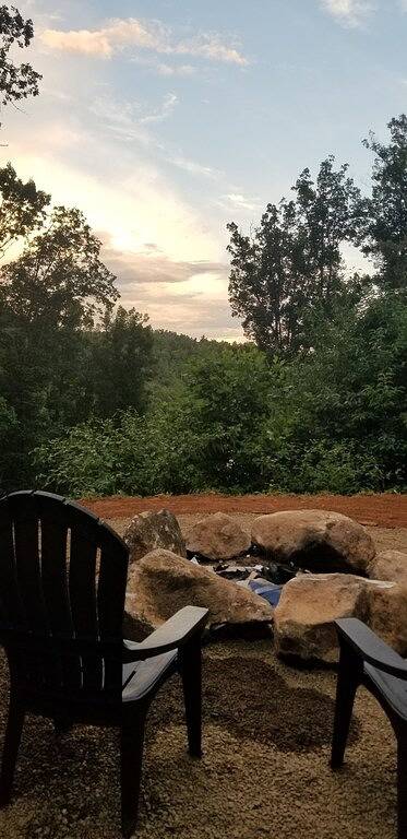 Hot Tub! Sleeps 5! Dog friendly w/View. Near Wcu, Casino in Jackson County