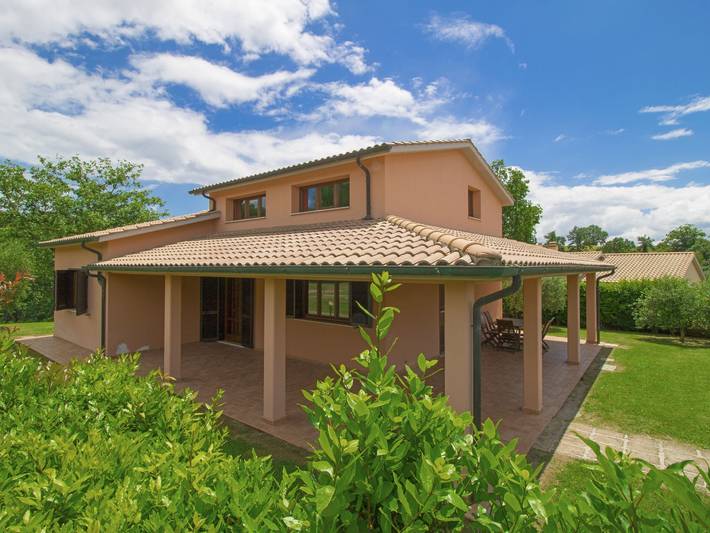 Casa vacanza per 6 persone, con piscina per bambini e giardino in Tuscia