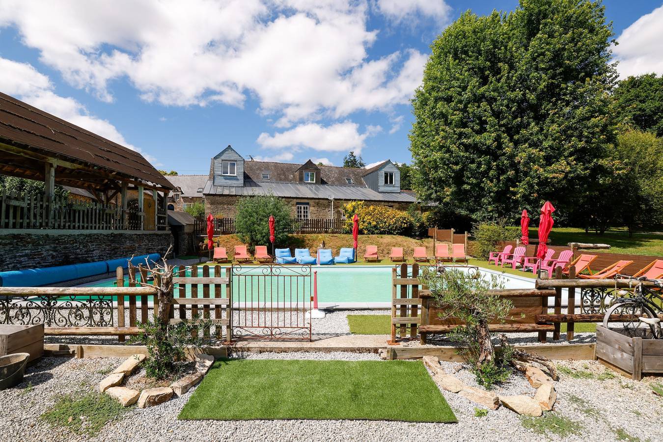 Kleines Haus 'L'épicerie' mit Gemeinschaftspool, gemeinsamer Terrasse und Wlan in Cléguérec, Pontivy und Umgebung