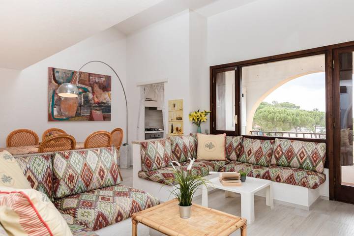 Location de vacances pour 6 personnes, avec terrasse et vue sur l’océan, adapté aux familles dans Loiri Porto San Paolo - 4