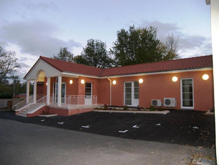 Location de vacances pour 2 personnes, avec Terrasse et Jardin à Montverdun