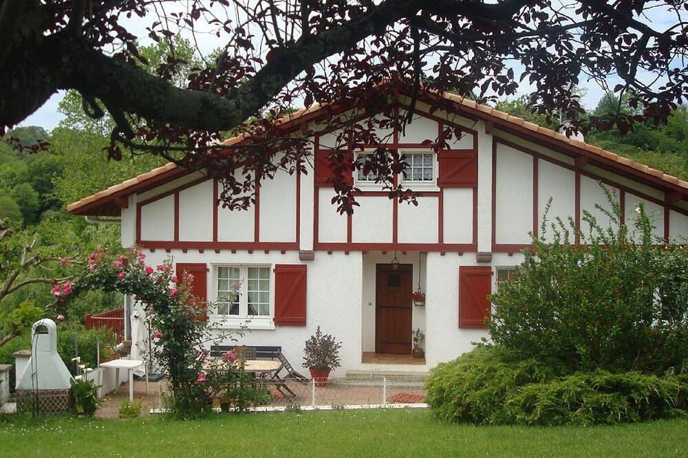 Appartement entier, Studio Gette Hasparren au  Pays Basque proche thermes de Cambo in Hasparren, Région de Bayonne