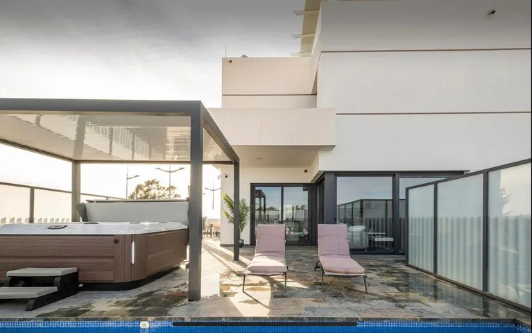 Holiday home for 6 people, with garden and hot tub as well as pool - 1