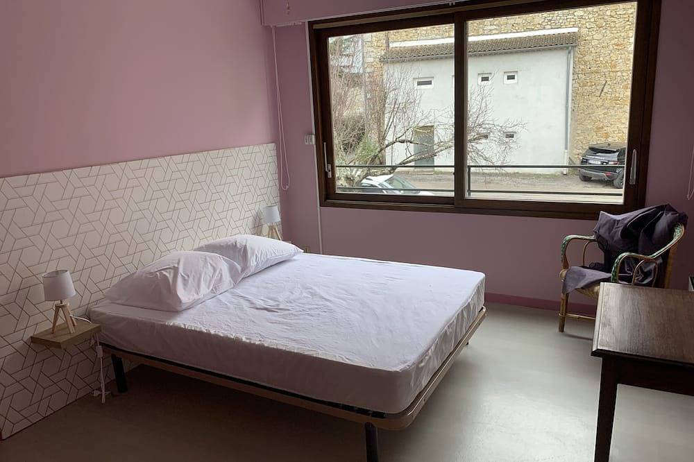 Geheel appartement, Appartement F5 Avec Piscine 10 min à Pied de la Rivière et 5 min du Centre in Ruoms, Ardèche