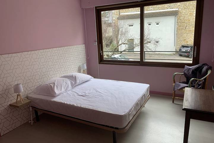 Ganze Wohnung, Appartement F5 Avec Piscine 10 min à Pied de la Rivière et 5 min du Centre in Ruoms, Ardèche