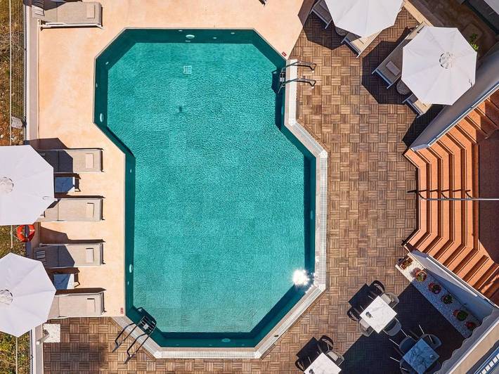 Appart’hôtel pour 4 personnes, avec jardin ainsi que piscine et vue