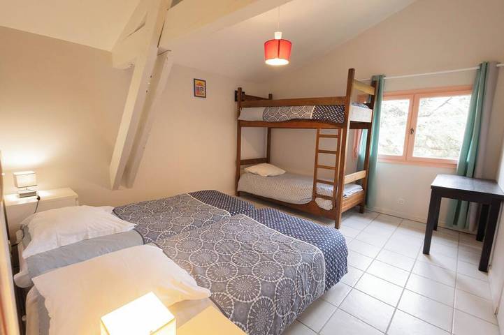 Location de vacances pour 14 personnes, avec terrasse et jardin à Montesquieu-des-Albères - 3