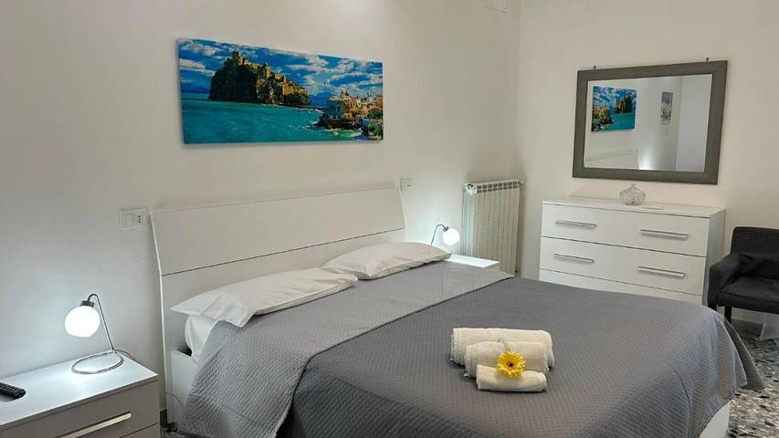 Ferienwohnung für 4 Personen, mit Balkon und Ausblick in Ischia Stadt
