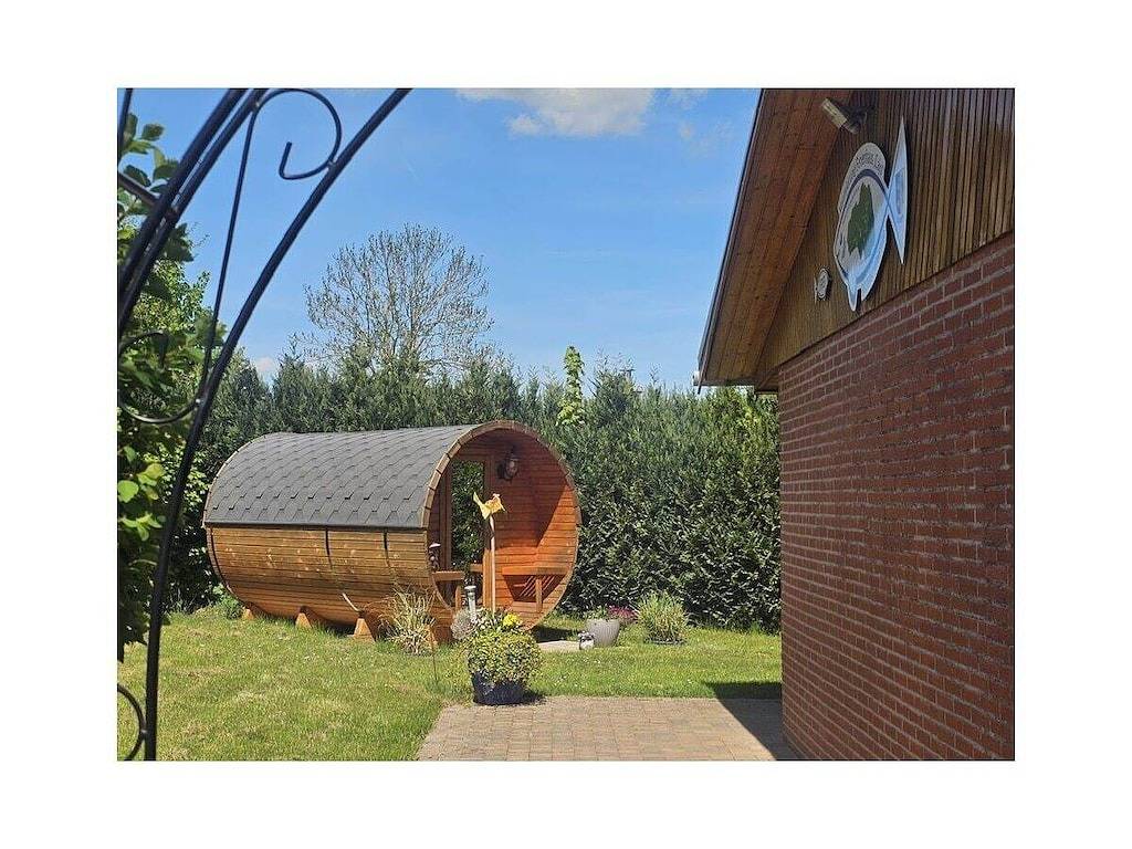Ferienhaus in Dahmen mit Schwimmbecken in Malchiner See, Dahmen