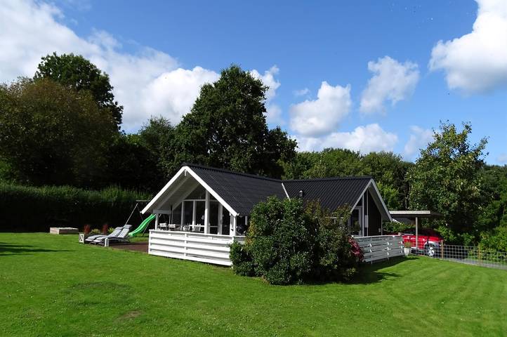 Ferienhaus für 6 Personen, mit Garten und Whirlpool sowie Terrasse und Sauna in Mommark