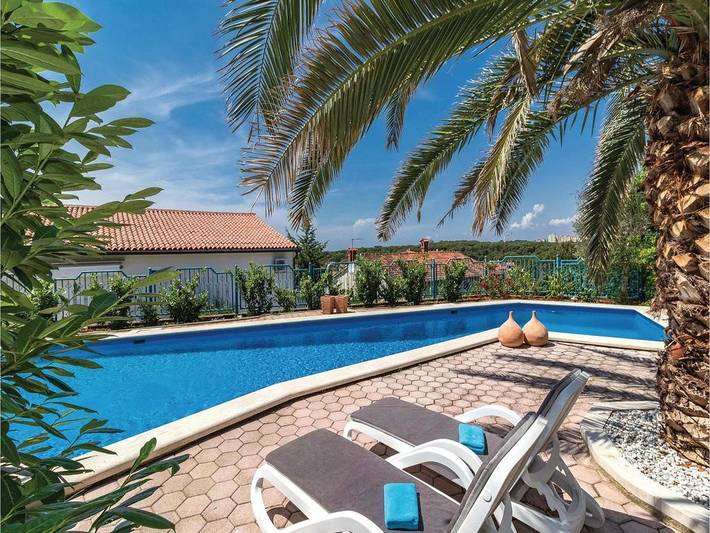 Ferienwohnung für 2 Personen, mit Garten und Pool in Pjescana Uvala