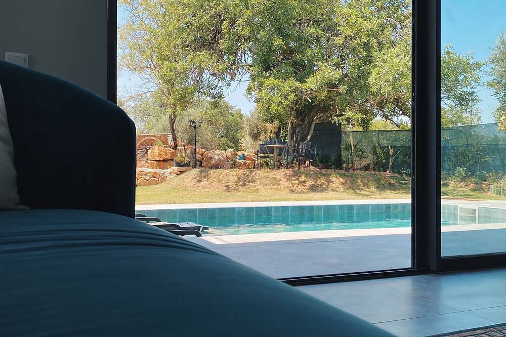 Enchanting villa with Swimming pool, 5br, 3,1/2 bath, 15 min. from Albufeira in Paderne, Faro District