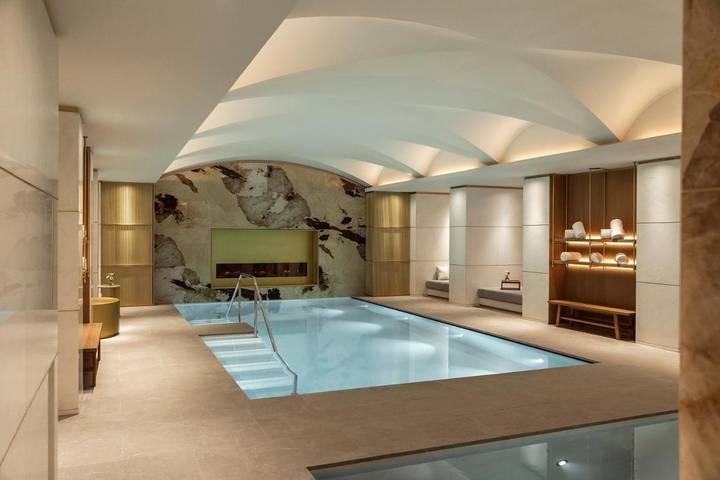 Hotel für 2 Personen, mit Sauna und Pool sowie Terrasse und Whirlpool in Brüssel