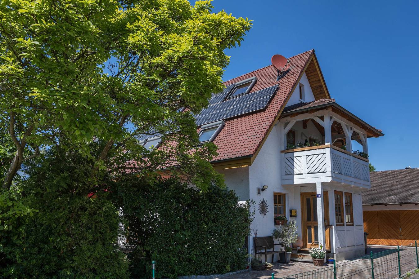 Ganze Wohnung, Haus Sonnenschein - Gartenparadies mit Terrasse - Perfekt zum Radfahren - Nähe Bodensee -Ruhige Lage in Bermatingen, Region Bodensee-Oberschwaben