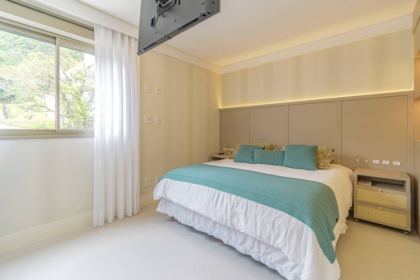 Entire apartment, Apto Pé na Areia com Varanda e Churrasqueira in Canasvieiras, Litoral Catarinense