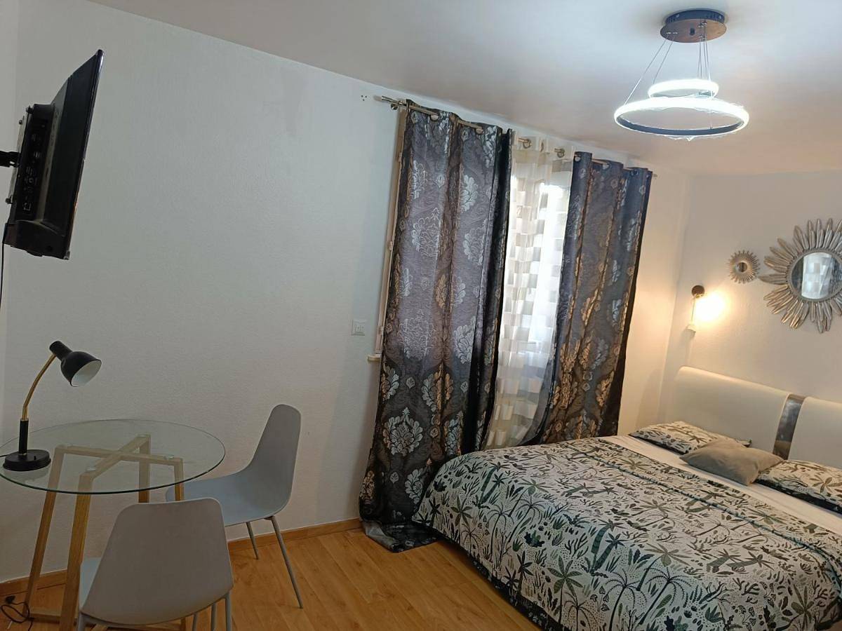 Grande chambre d'hôte - 5 mins Gare Annemasse in Annemasse, Région de Saint-Julien-en-Genevois