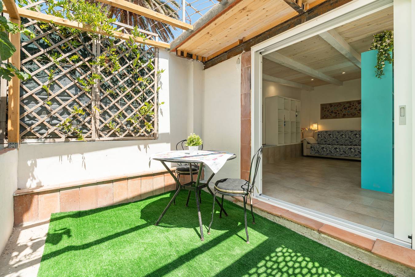 Studio entier, Studio « La Dépendance de la Villa d'Oro » avec Terrasse Privée, Wi-Fi et Climatisation in Maddalena Spiaggia, Capoterra