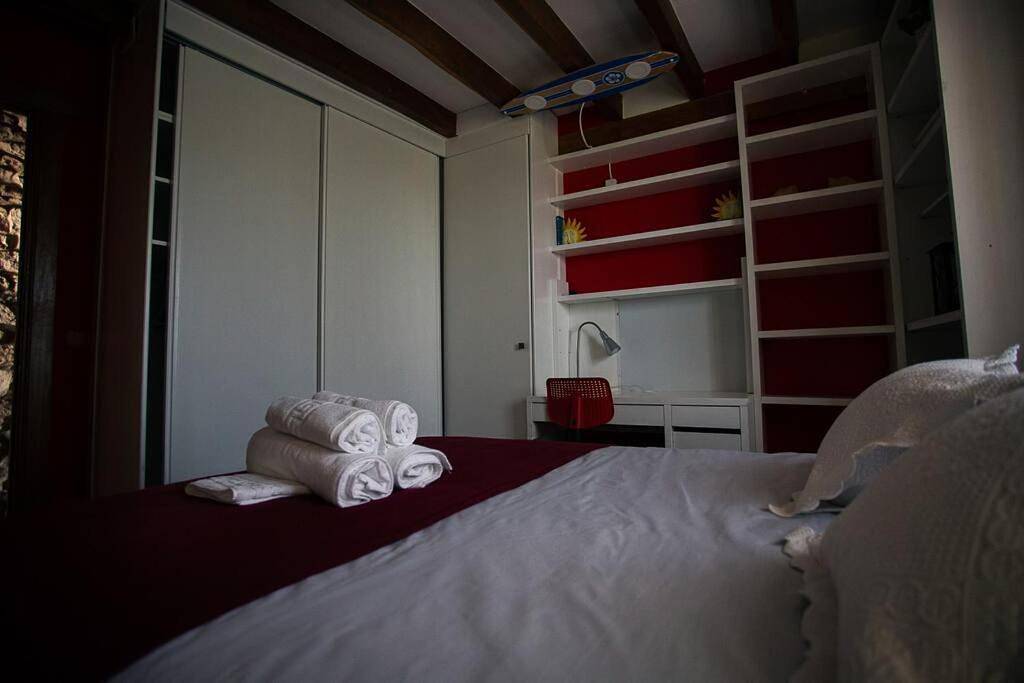 Casa independiente con chimena, jardín y barbacoa in Santander, Kantabryjskie Wybrzeża