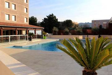 Hôtel pour 2 personnes, avec terrasse et piscine à Vitrolles