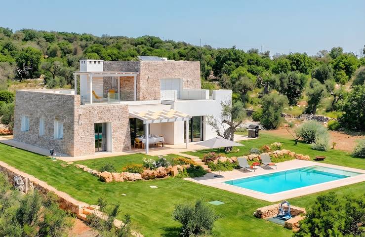 Fabulous modern villa on 3 levels, pool & sea view in Castrignano del Capo, Golfo de Tarento