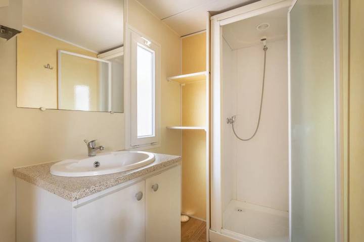 Mobil home pour 4 personnes, avec jacuzzi et bassin pour enfant à Boisset-et-Gaujac - 4