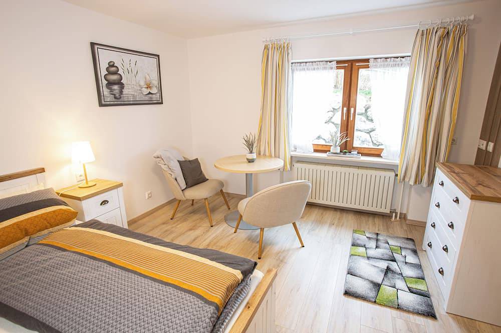Neu Saniertes Ferienhaus in Alleinlage, umgeben von Malerischen Wiesen in Surberg, Chiemgauer Alpen