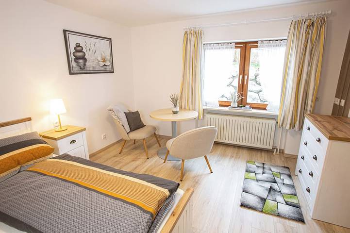 Neu Saniertes Ferienhaus in Alleinlage, umgeben von Malerischen Wiesen in Surberg, Landkreis Traunstein