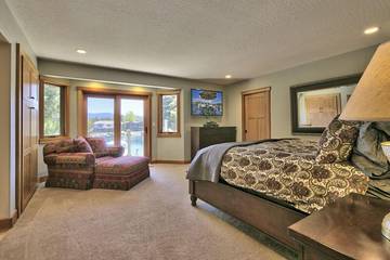 Vacation Home for 12 Guests in South Lake Tahoe, El Dorado County, Picture 4