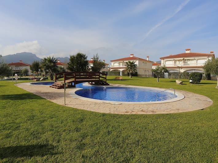 Ferienwohnung für 4 Personen, mit Terrasse und Kinderpool sowie Garten, mit Haustier