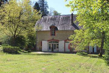 Gîte pour 8 personnes, avec terrasse et jardin à Saint-Léger-Vauban