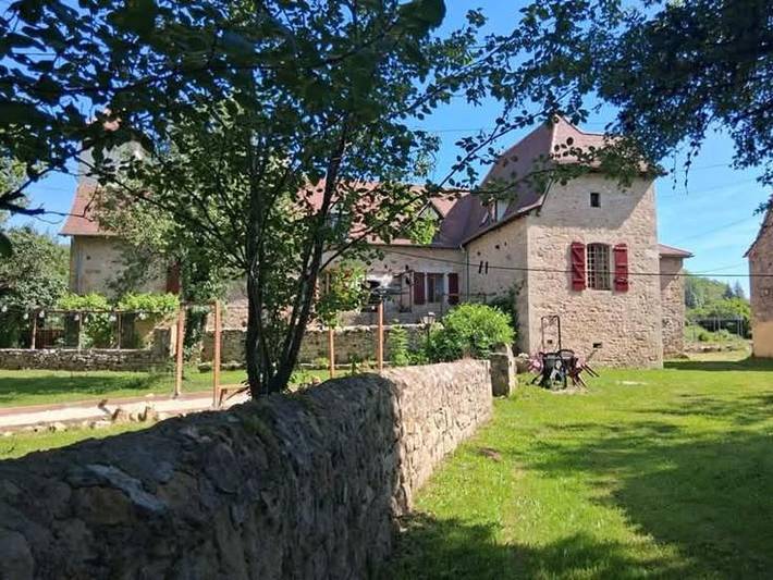 Chambre d’hôte pour 2 personnes, avec Balcon et Terrasse ainsi que Jardin et Piscine à Assier