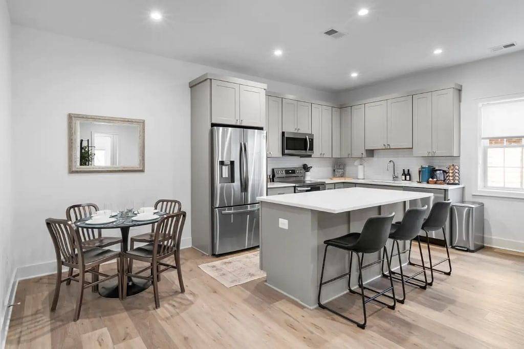 Ganze Wohnung, ★1/2 Block from King Street, King Bed In the ♥ of Old Town ~ Free Parking★ in Alexandria (VA), Alexandria City