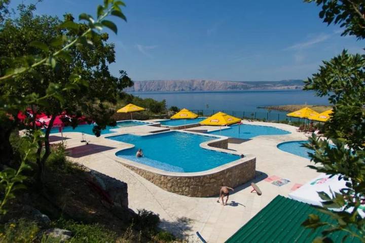 Camping für 6 Personen, mit Terrasse und Pool in Kvarner Bucht