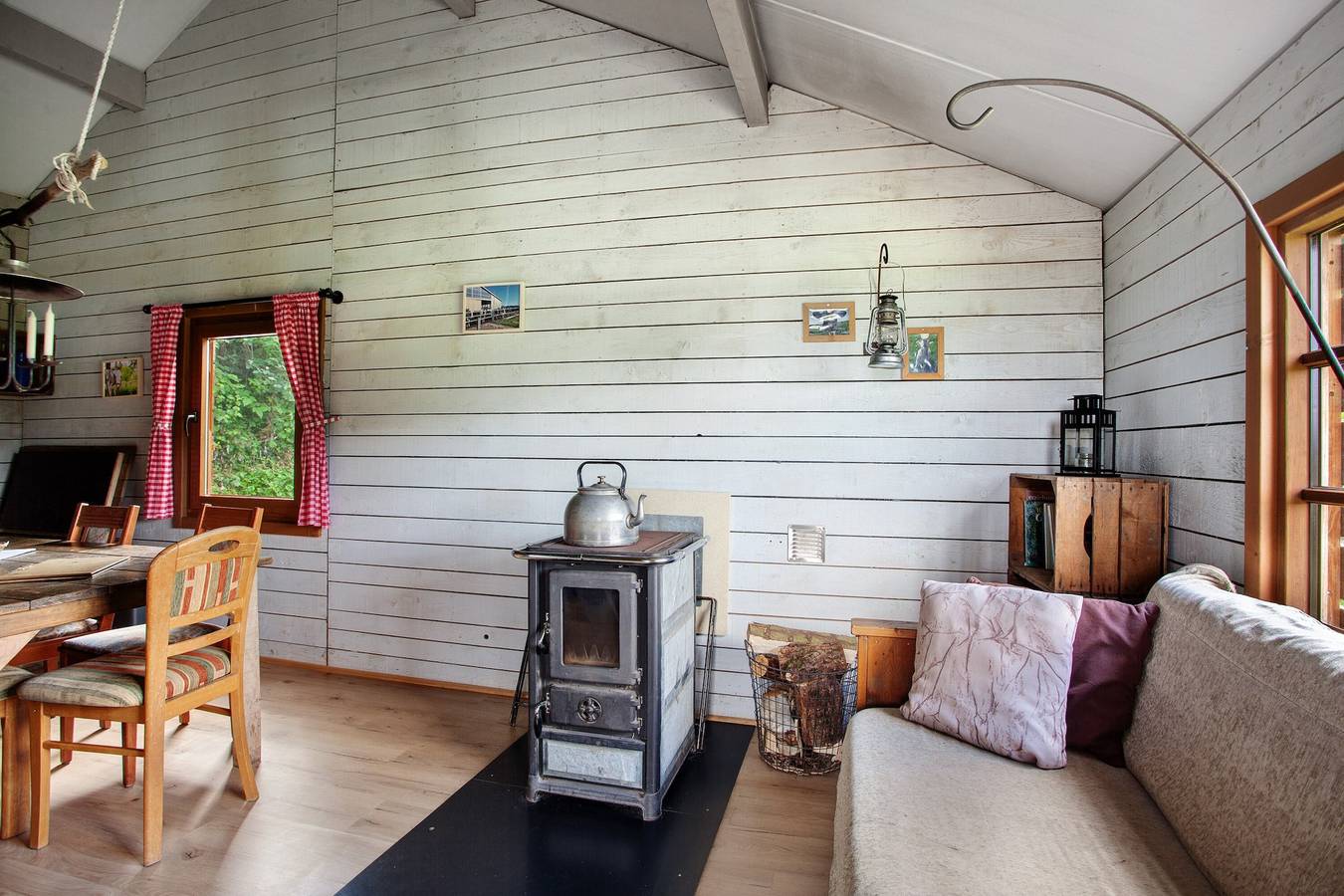 Ganze Wohnung, Ferienwohnung 'Ferienhütte Eiken' mit privater Terrasse und Gemeinschaftsgarten "stromloser Urlaub" in Schmallenberg, Hochsauerlandkreis