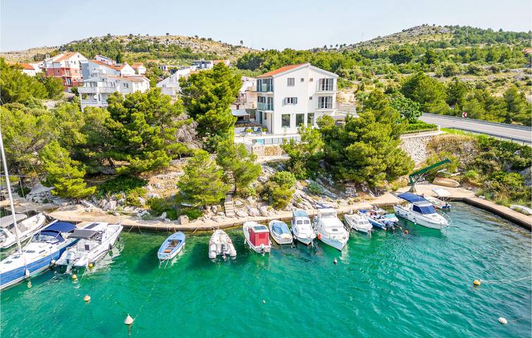 Location de vacances pour 14 personnes, avec terrasse et jardin à Zaboric - 4