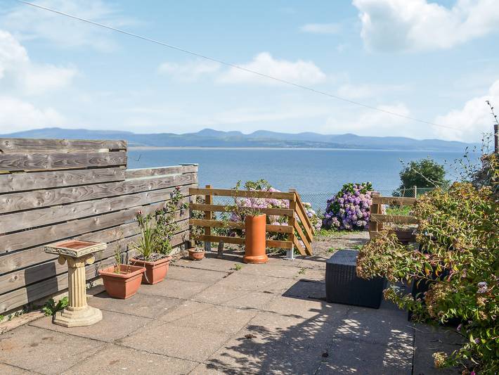 Holiday home for 6 people, with garden, with pets in Criccieth