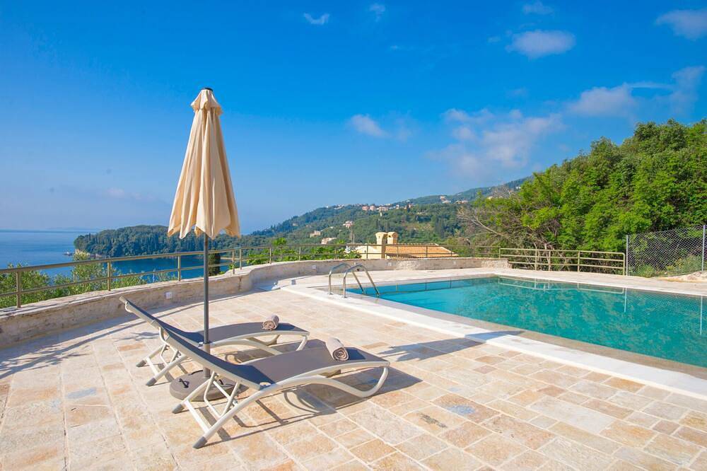 N-E Côte / Paléopètres Kalami Suite de Luxe Kii / 200m de la plage / vue sur la mer / piscine in Kalami, Corfou