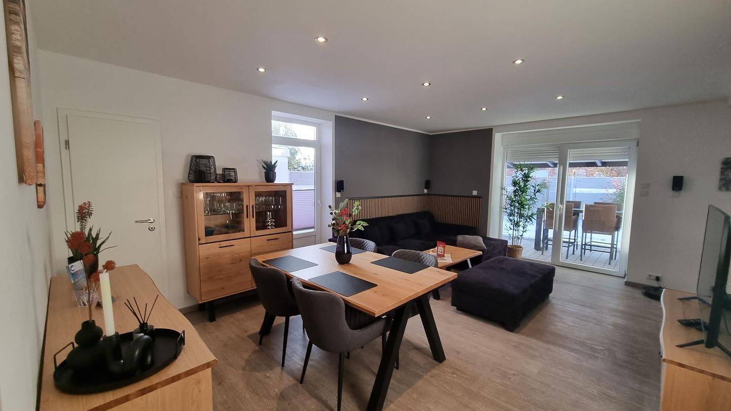 Exklusives Ferienhaus - Strandnah - Hunde willkommen - Garten voll eingezäunt in Dornumersiel, Dornum