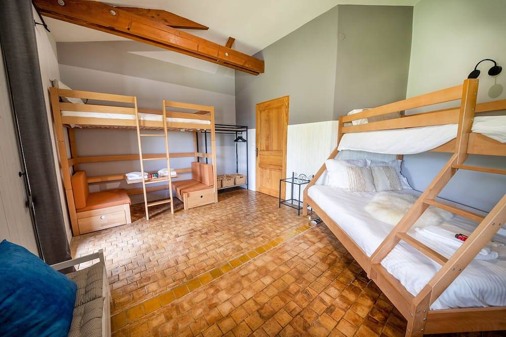 Eco-lodge, gite 3* pour 8 personnes avec piscine in Plazac, Périgord Noir