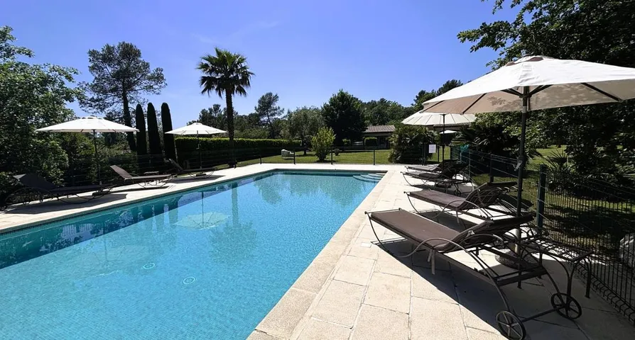 Aparthotel para 4 personas, con piscina además de vistas y jardín - 1