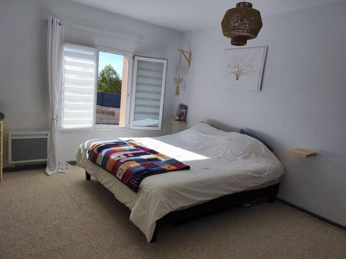 Location de vacances pour 5 personnes, avec piscine ainsi que vue et jardin à Peyruis - 4