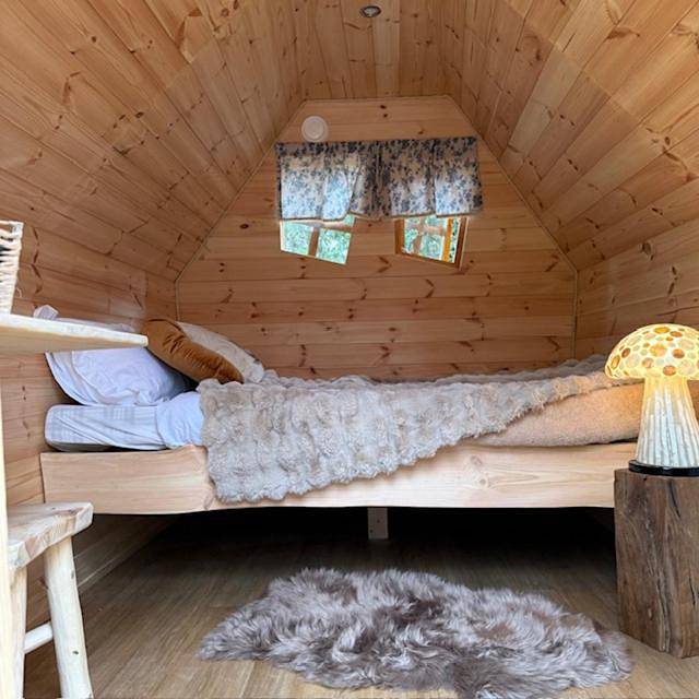 Squirrel Cabane in Vouillé, Vienne (France)