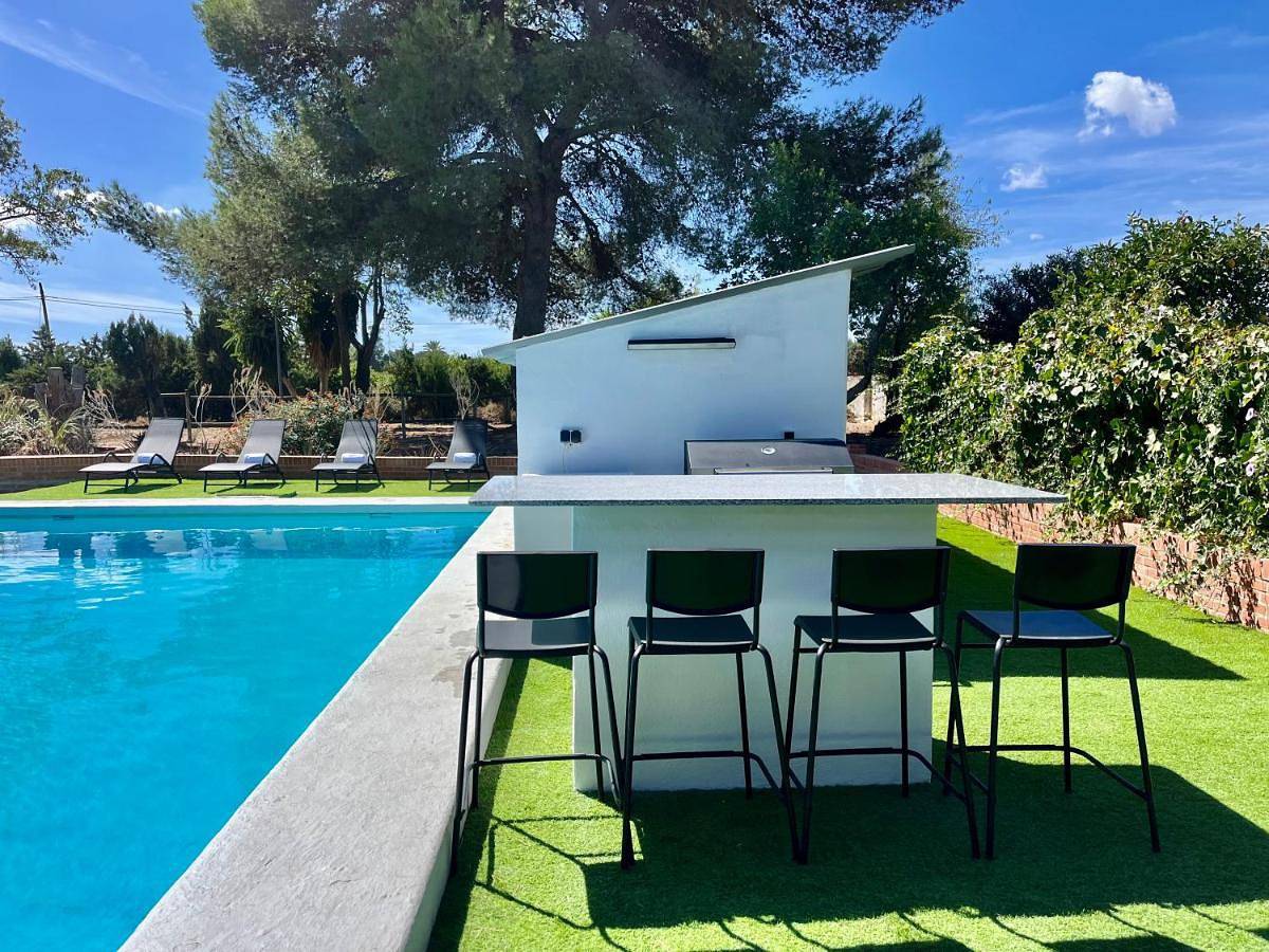 Villa San Patricio I Piscina Privada I Jacuzzi Spa I Bbq I Ps5 I Aire Acon I 3000m2 I 5min-Centro in Jerez de la Frontera, Costa de la Luz